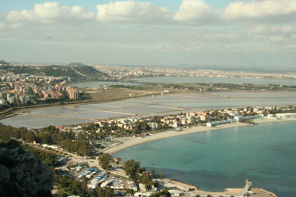 B&Beach Cagliari Guest House ภายนอก รูปภาพ