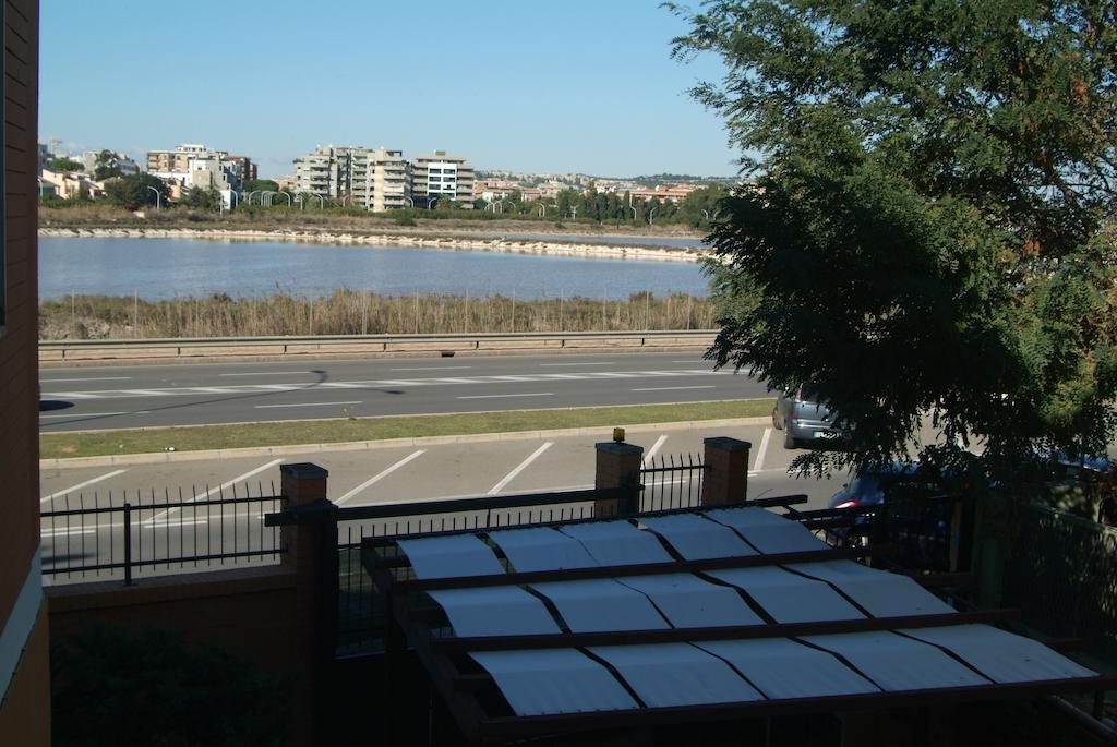B&Beach Cagliari Guest House ภายนอก รูปภาพ